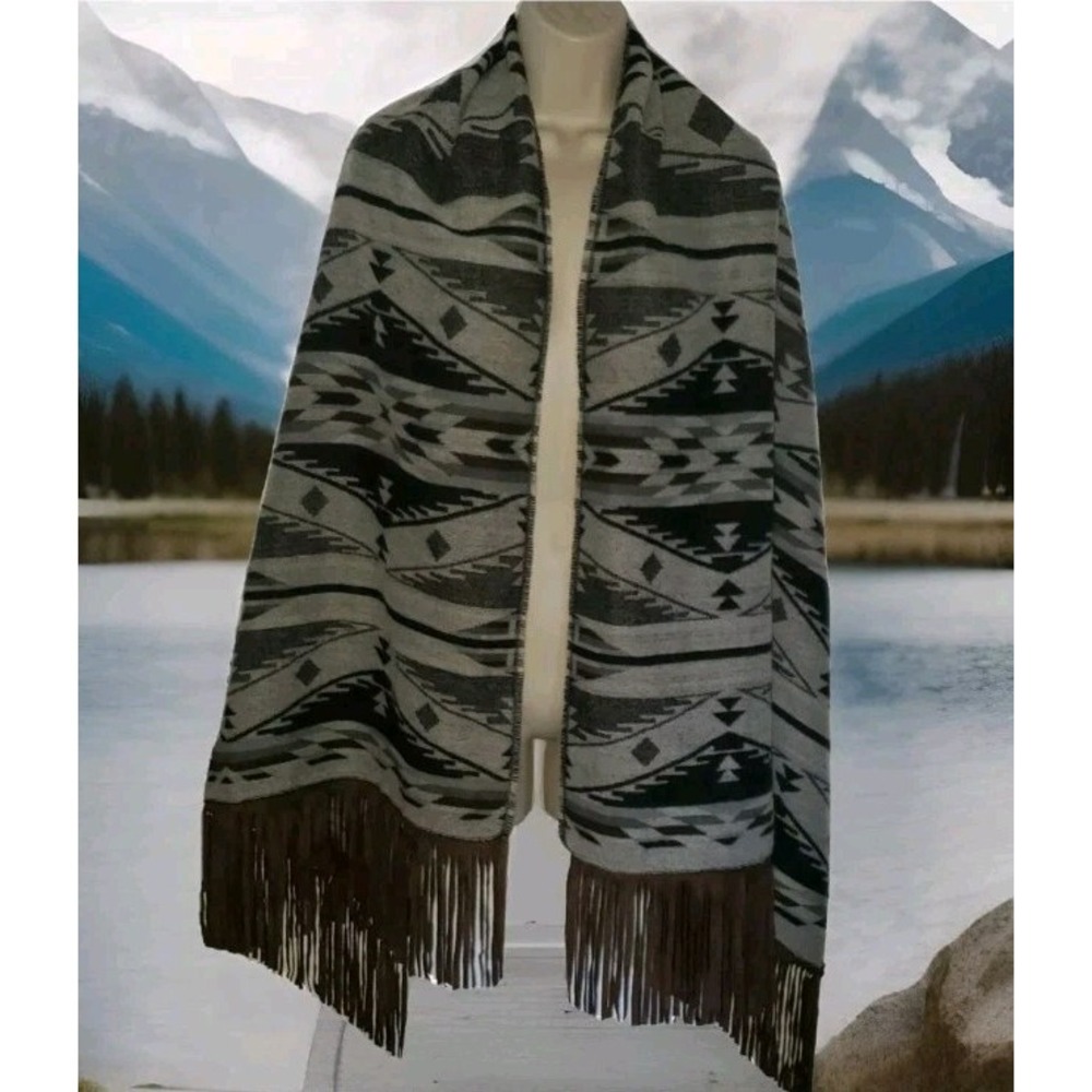 Steve Madden Unisex One Size Southwestern Print‎ Fringed Ruana Shawl Wrap Boho